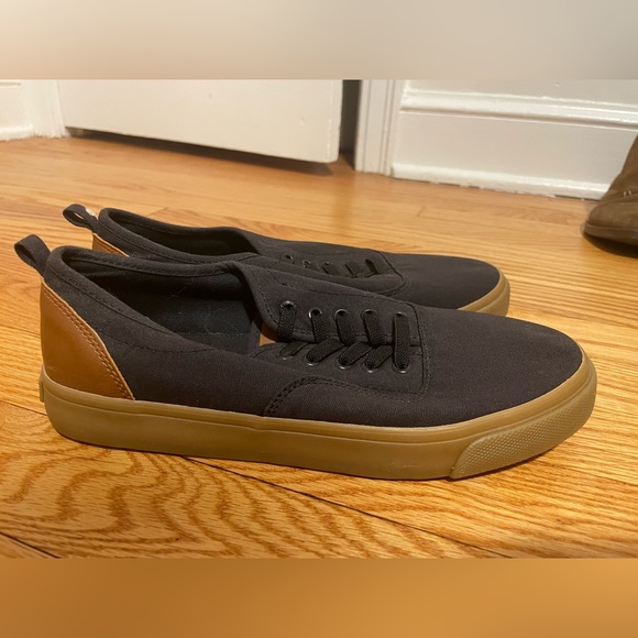 Old navy size 6 kids canvas sneaker black - Picture 8 of 8